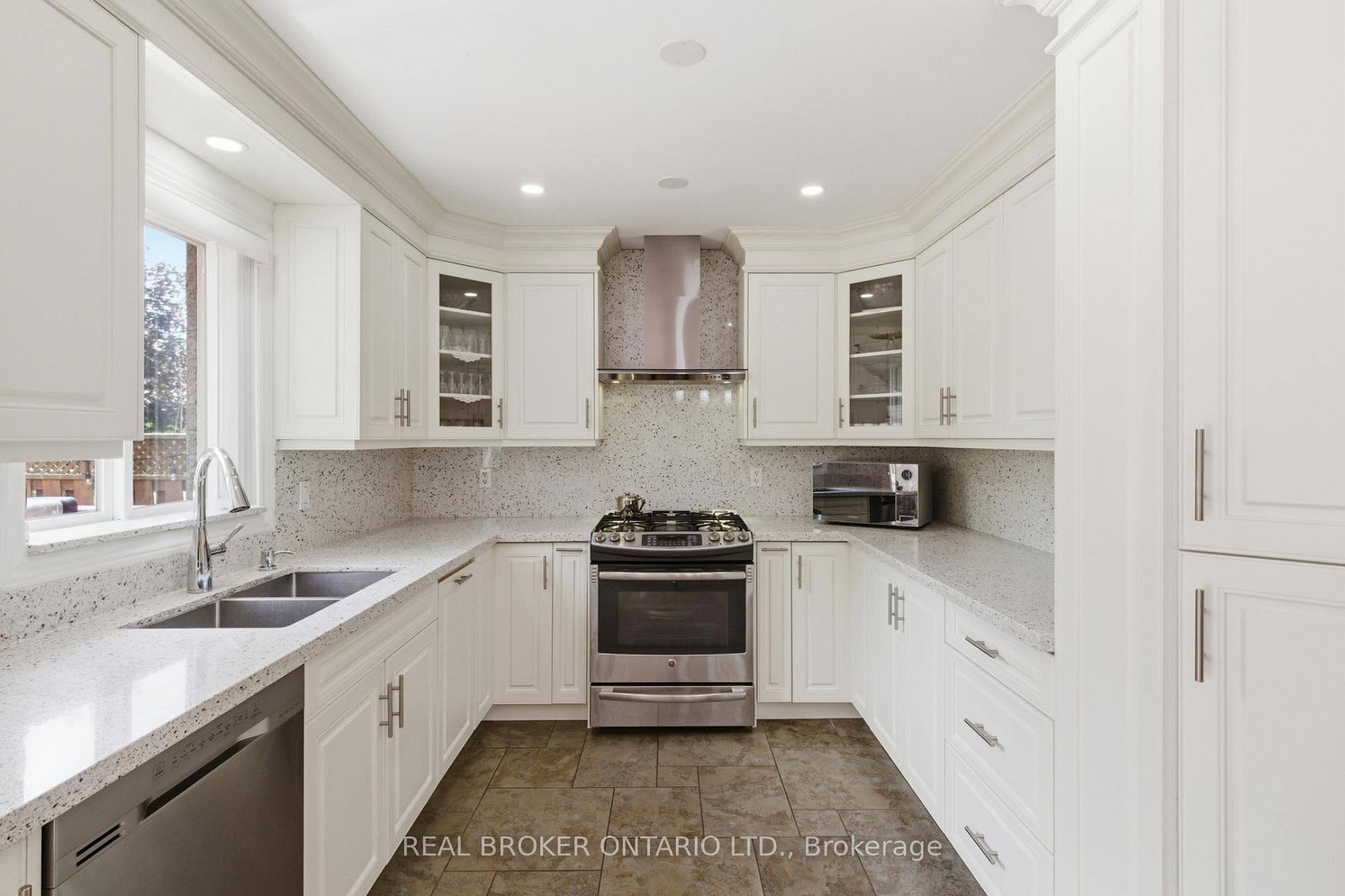 135 Blackburn Drive photo 18