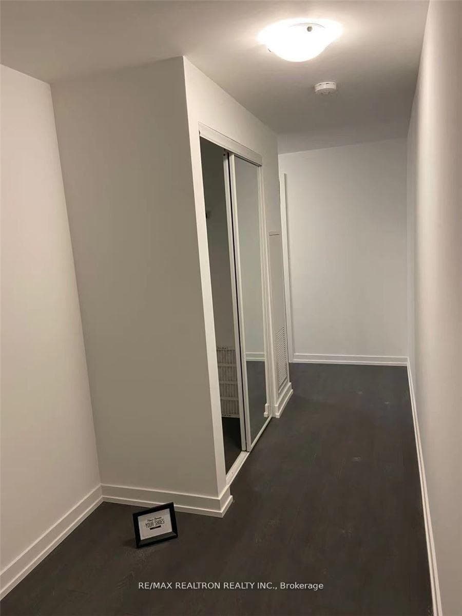 203 College Street Unit 508 photo 4