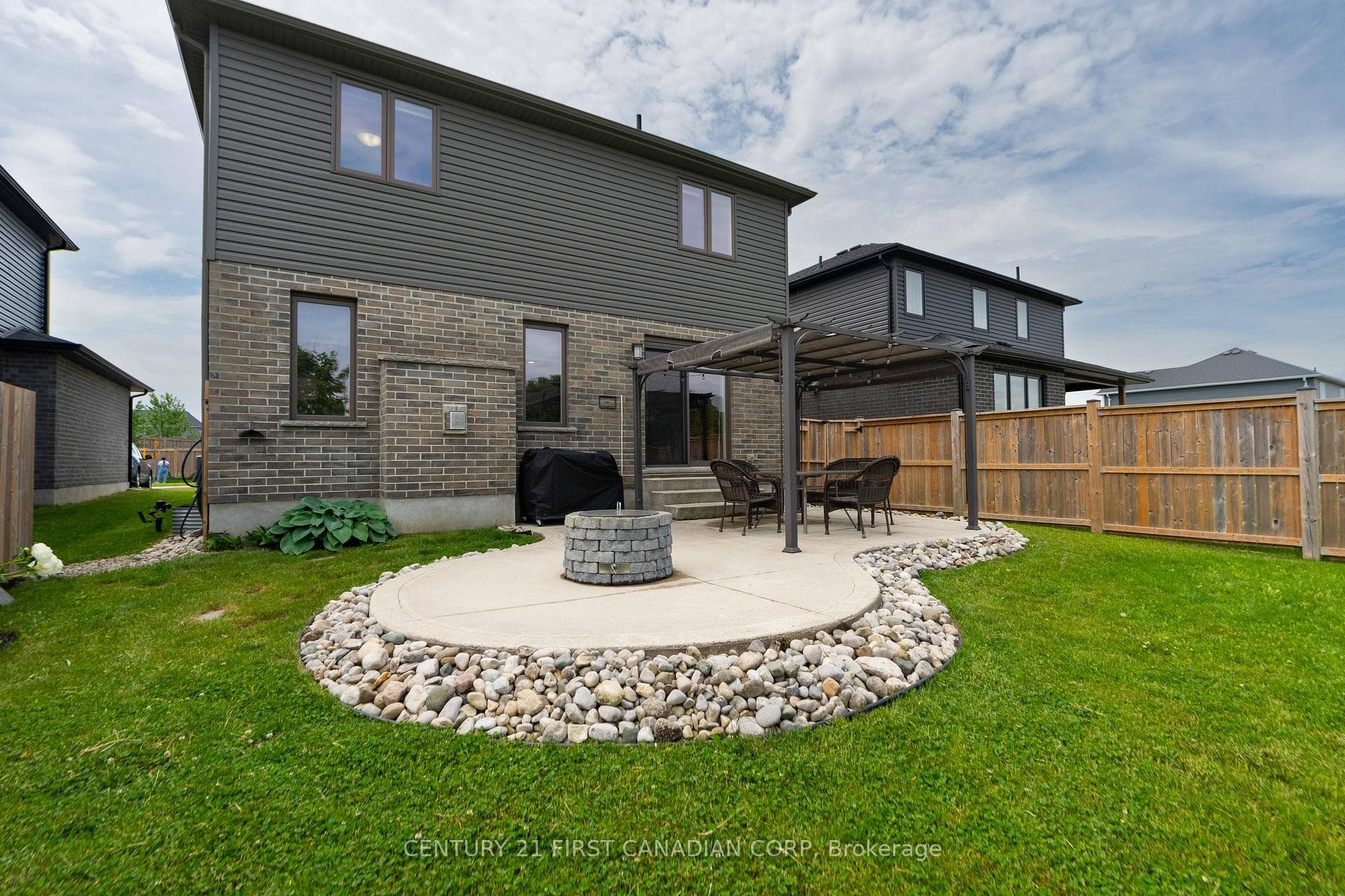 148 Gilmour Drive photo 35