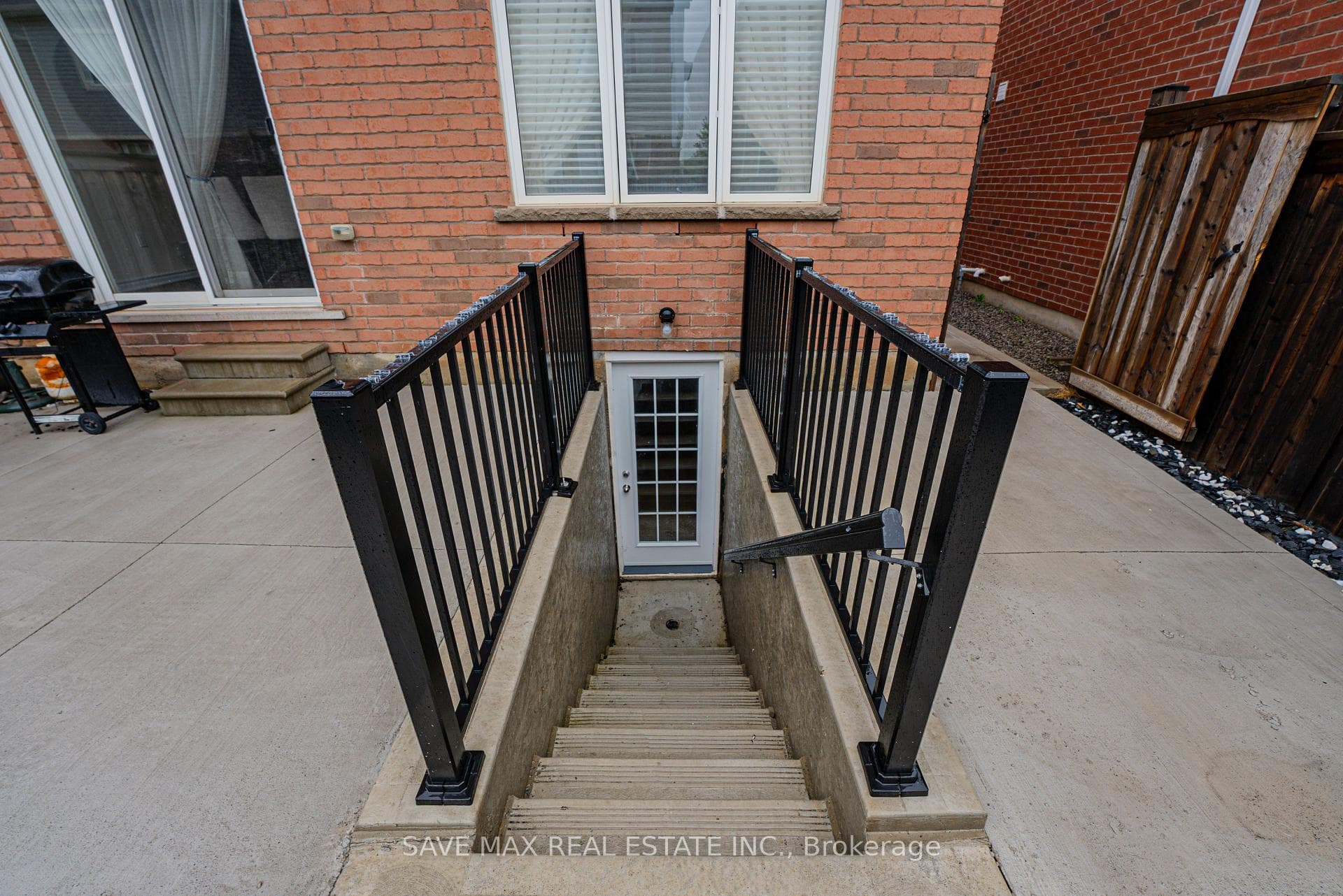 305 Trudeau Drive photo 36