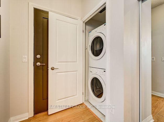 55 Eglinton Avenue Unit 2001 photo 4