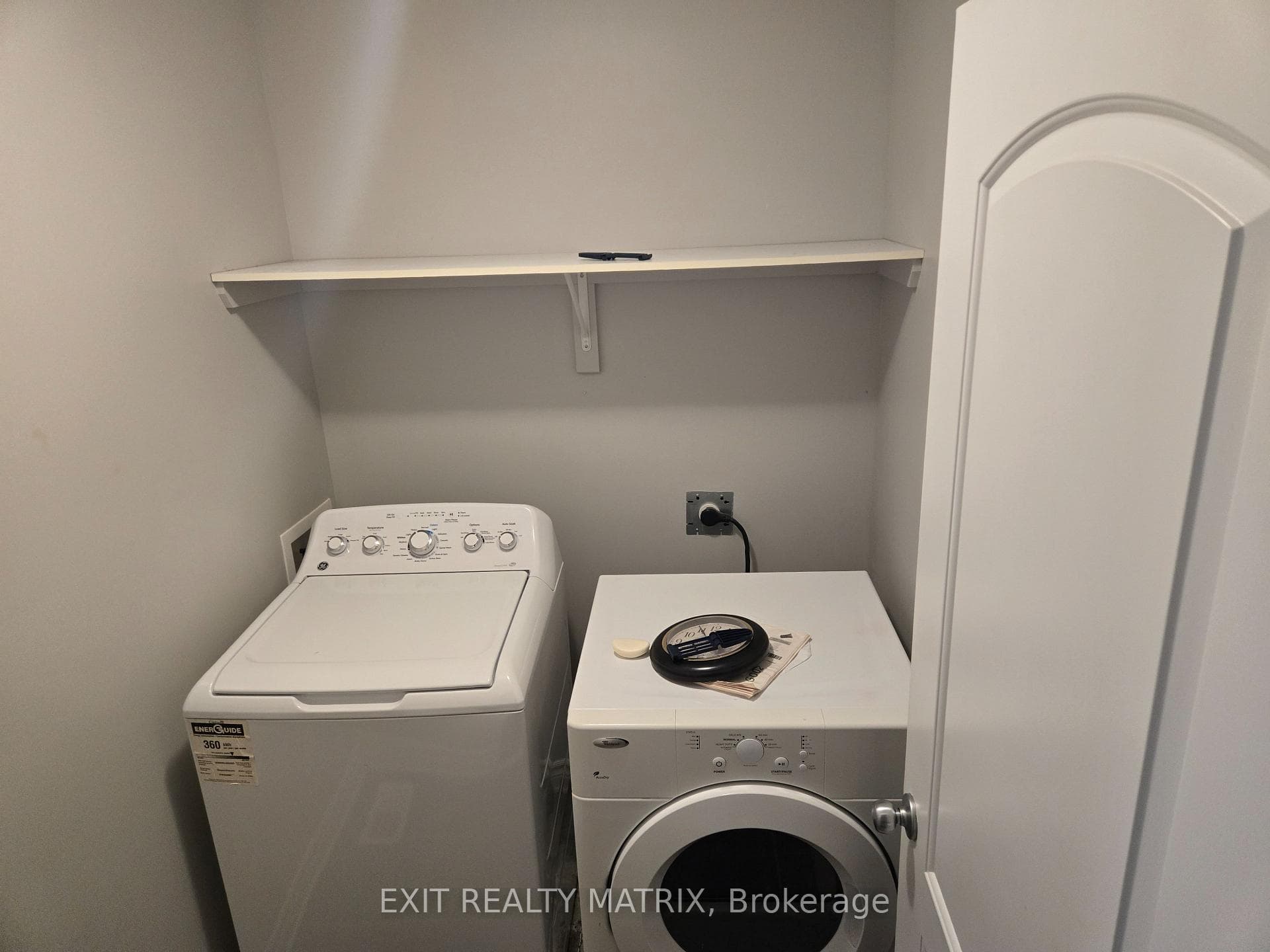 717 Hazelnut Crescent photo 11