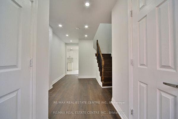 20 Mozart Crescent photo 4