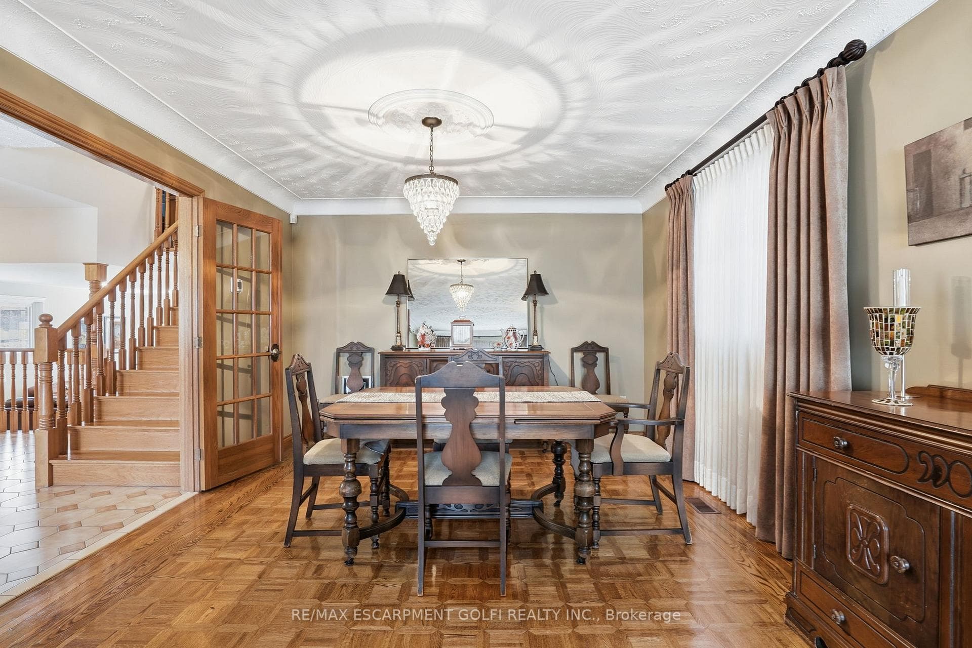 72 Oakridge Drive photo 8