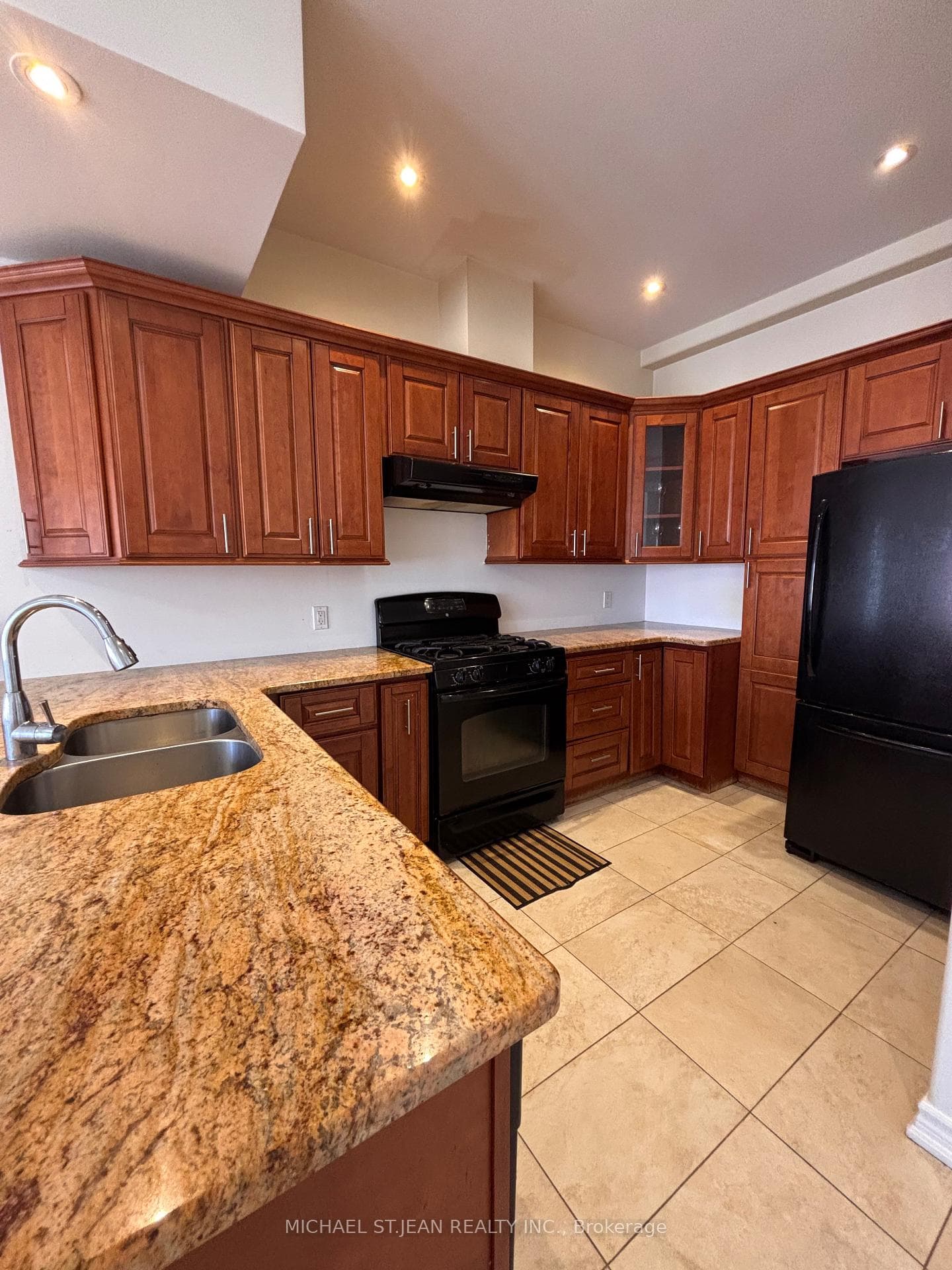 130 Wellington Street Unit 201 photo 2