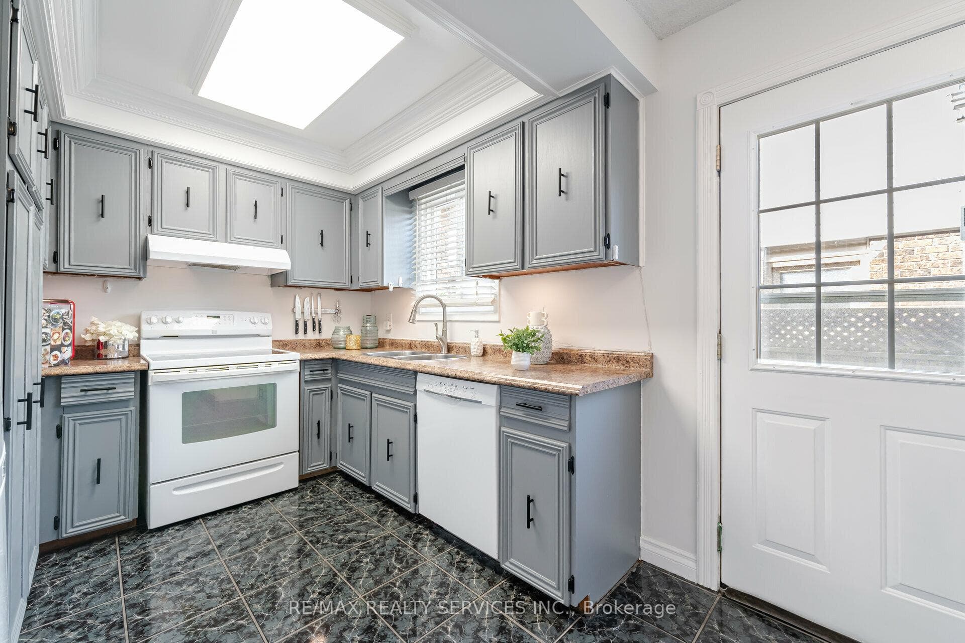 78 Elderwood Place photo 17
