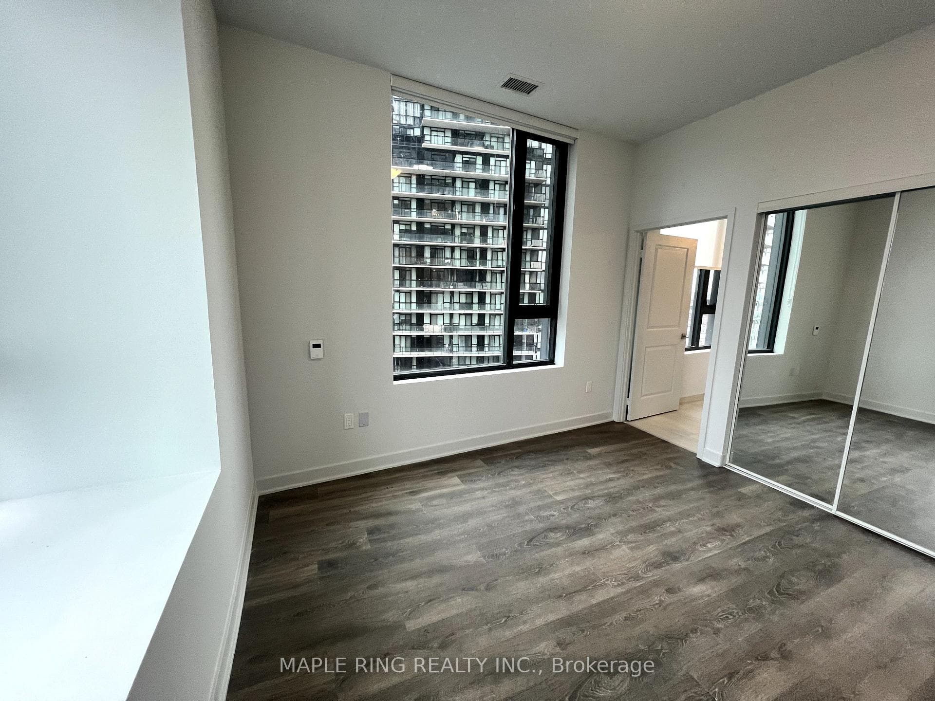 2920 Highway 7 Road Unit 2003 photo 12