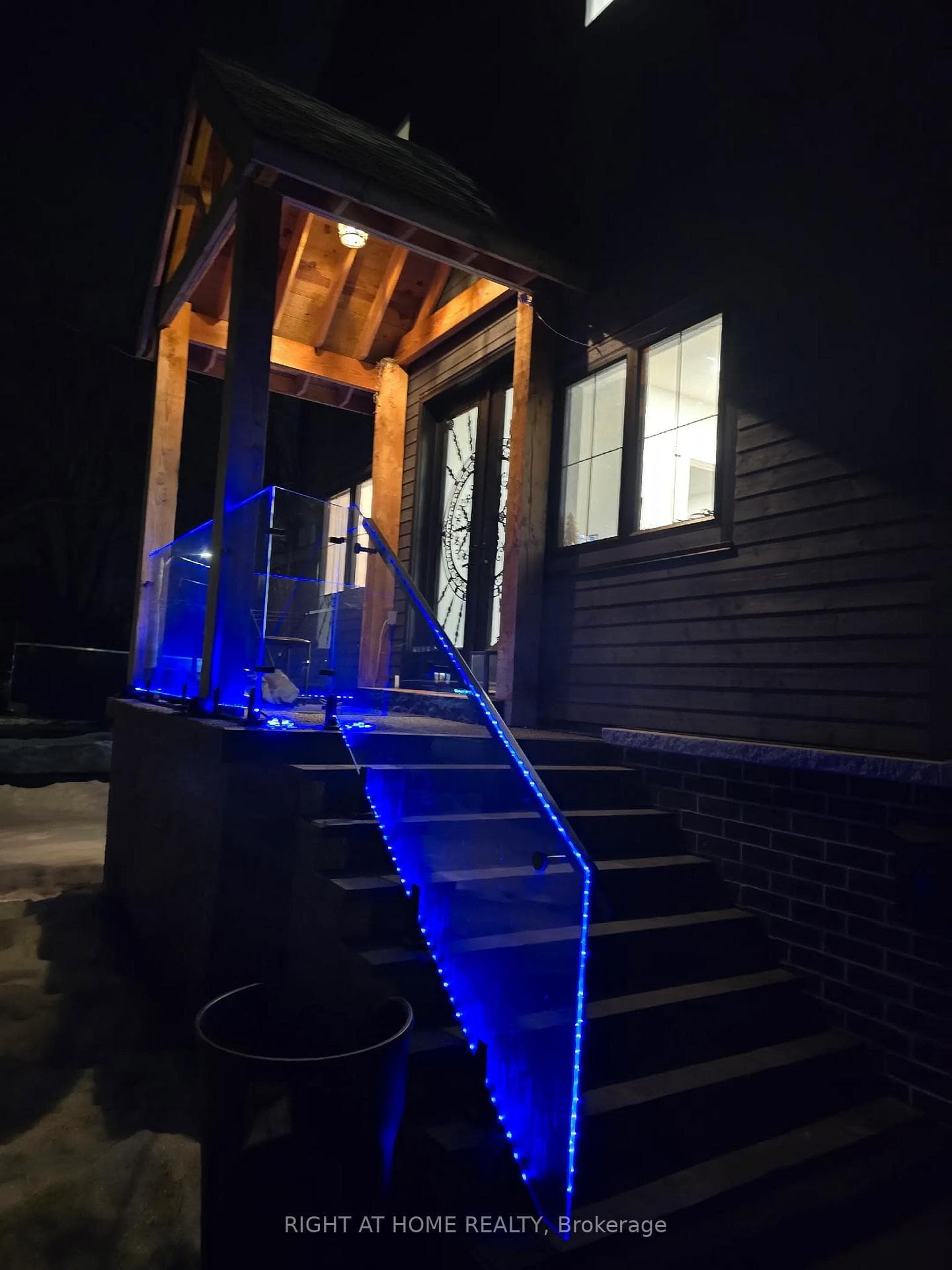215 Bayview Avenue photo 3