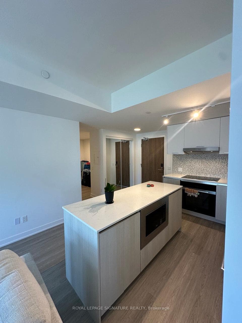 8188 Yonge Street Unit 222 photo 5