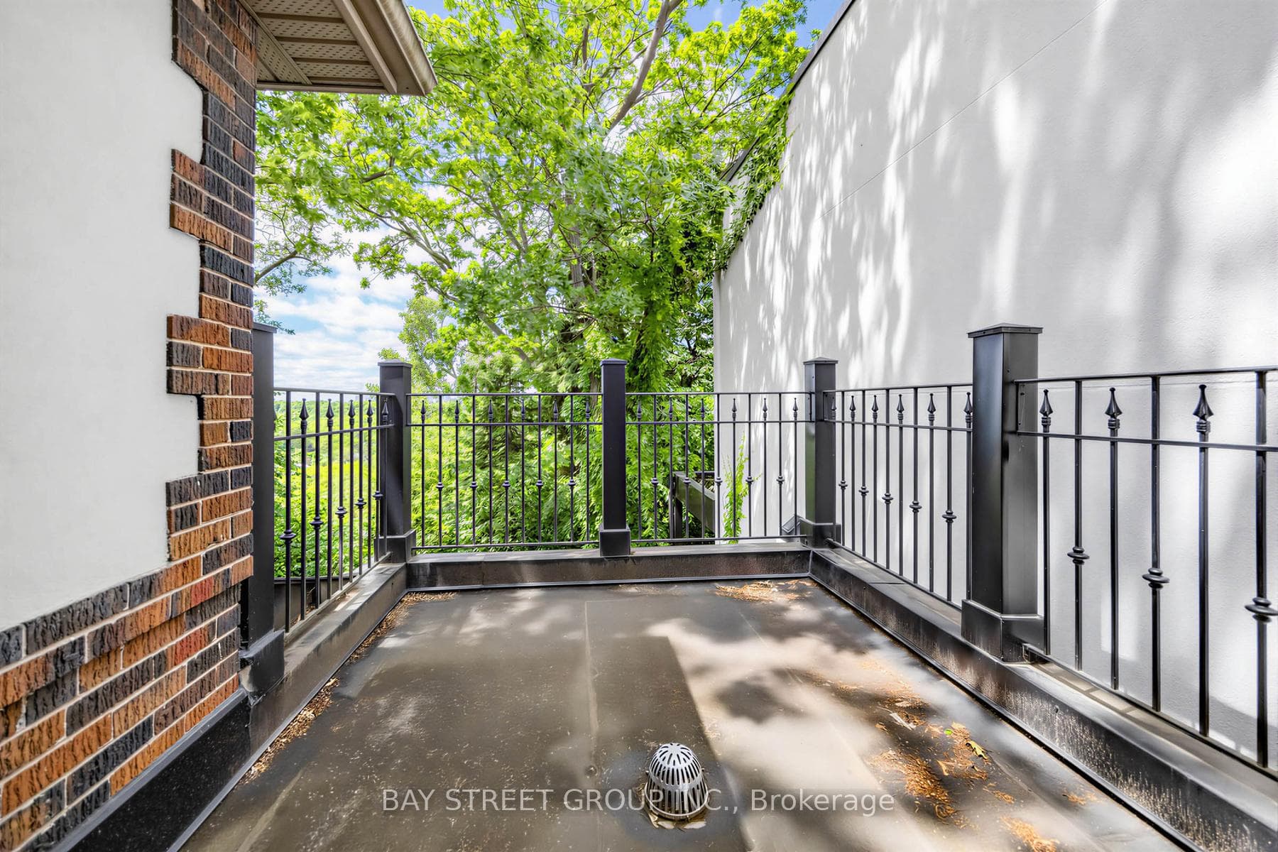 136 Humbercrest Boulevard photo 27