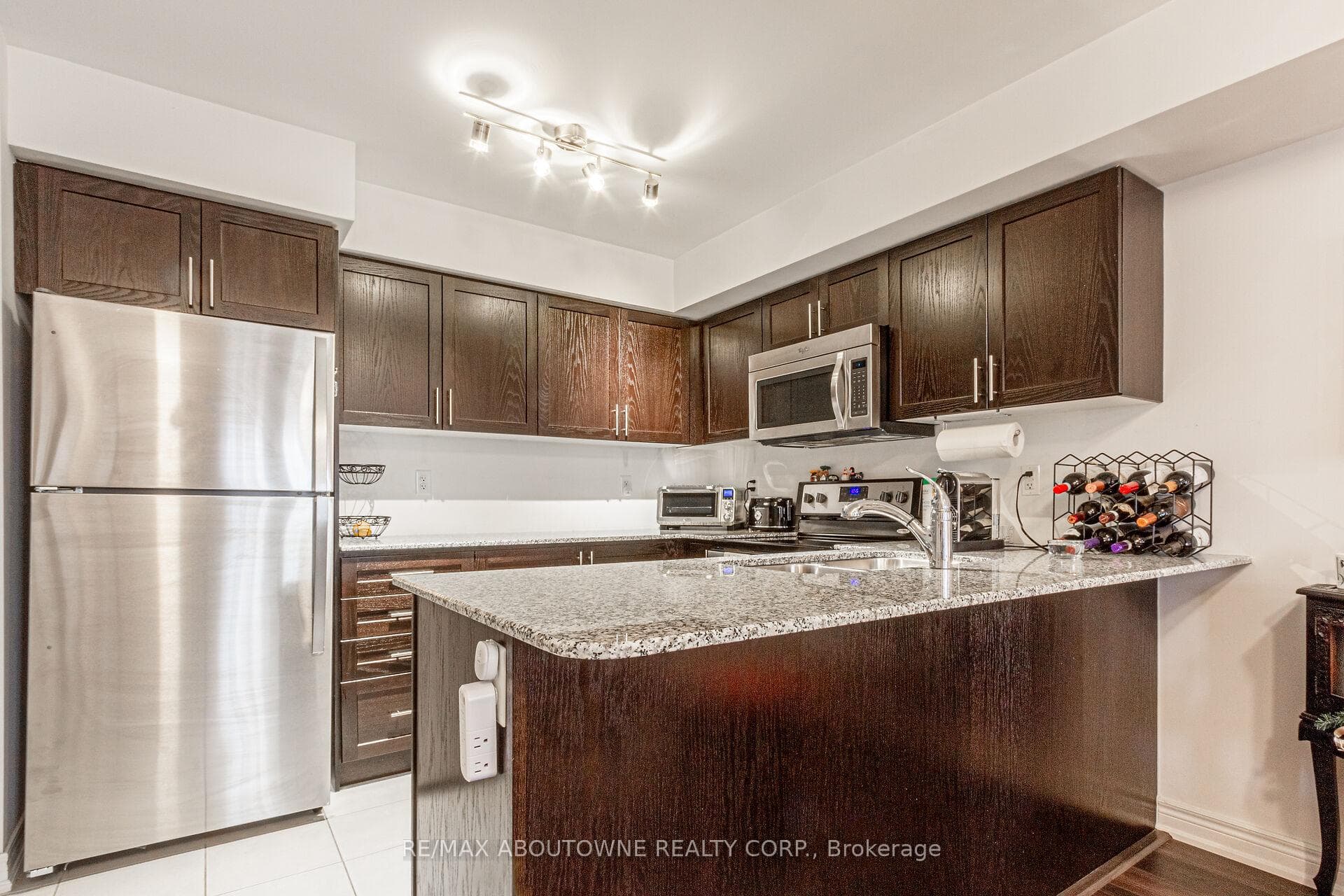 2480 Post Road Unit 25 photo 6