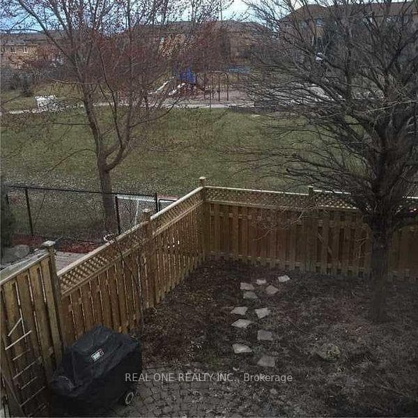606 Bondi Avenue photo 30
