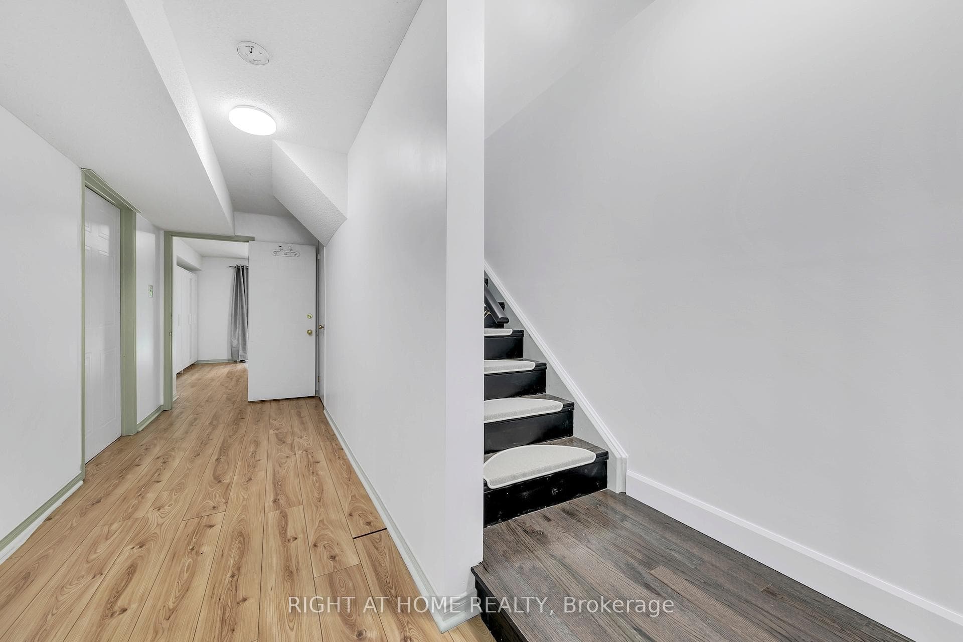 77 Milson Crescent photo 33