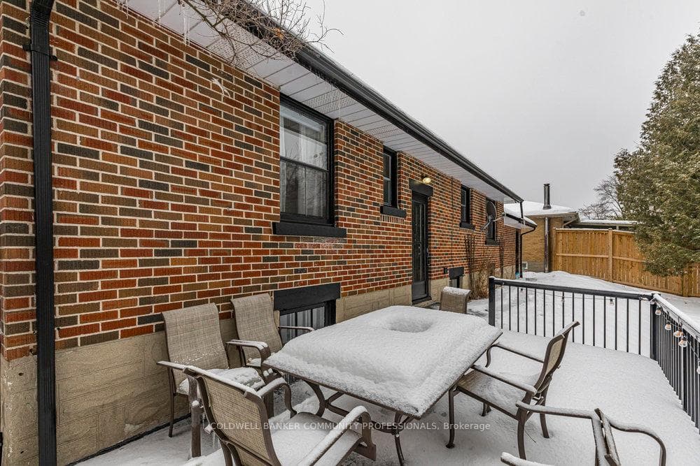 16 Westmount Road photo 38