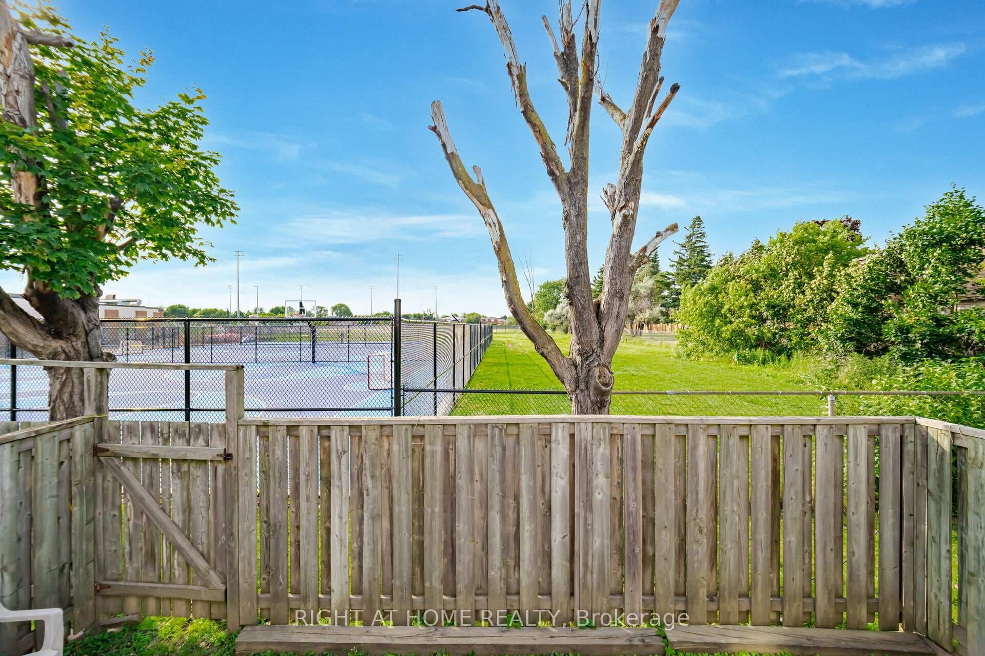 7406 Darcel Avenue Unit 26 photo 16