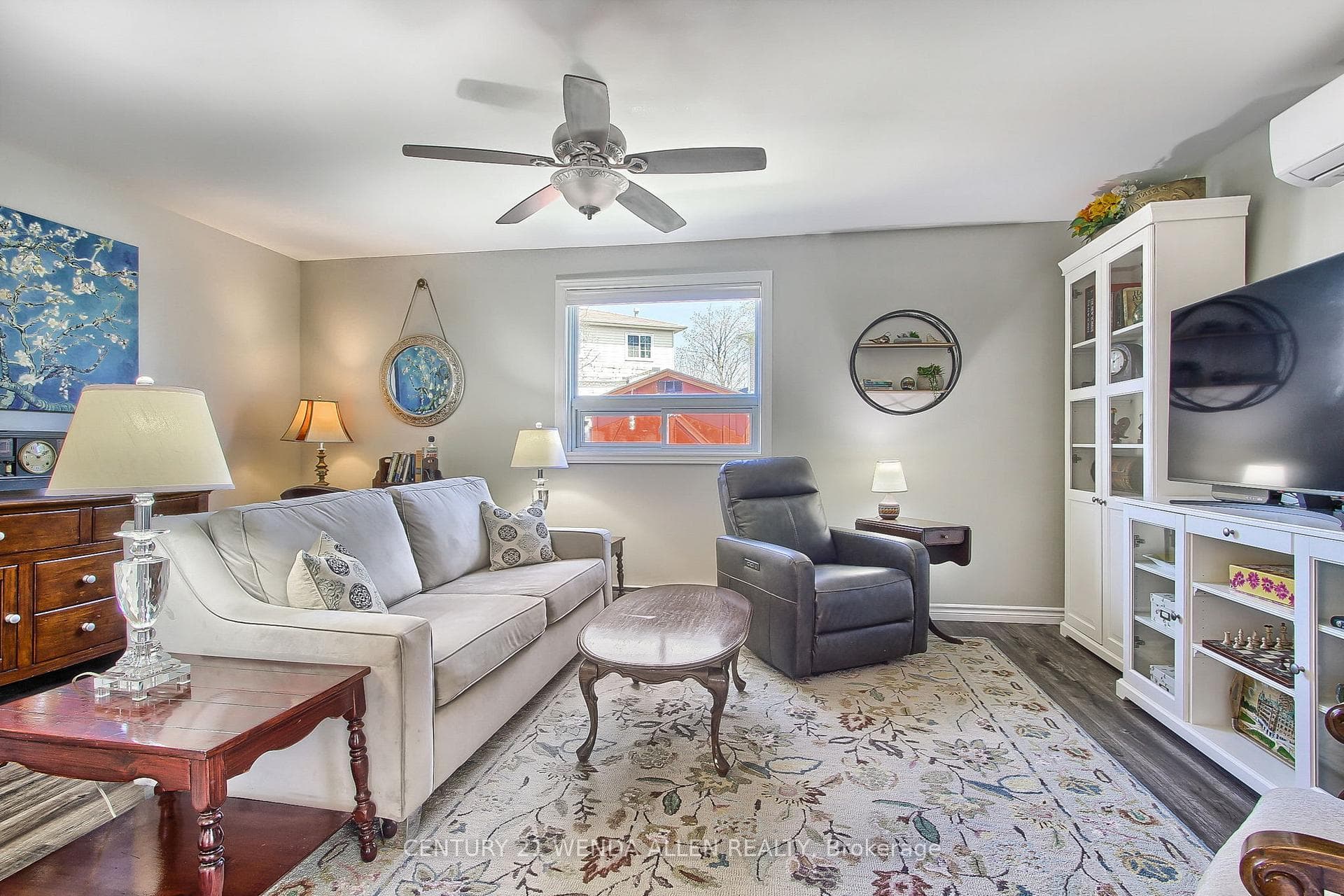 433 Bristol Crescent photo 8