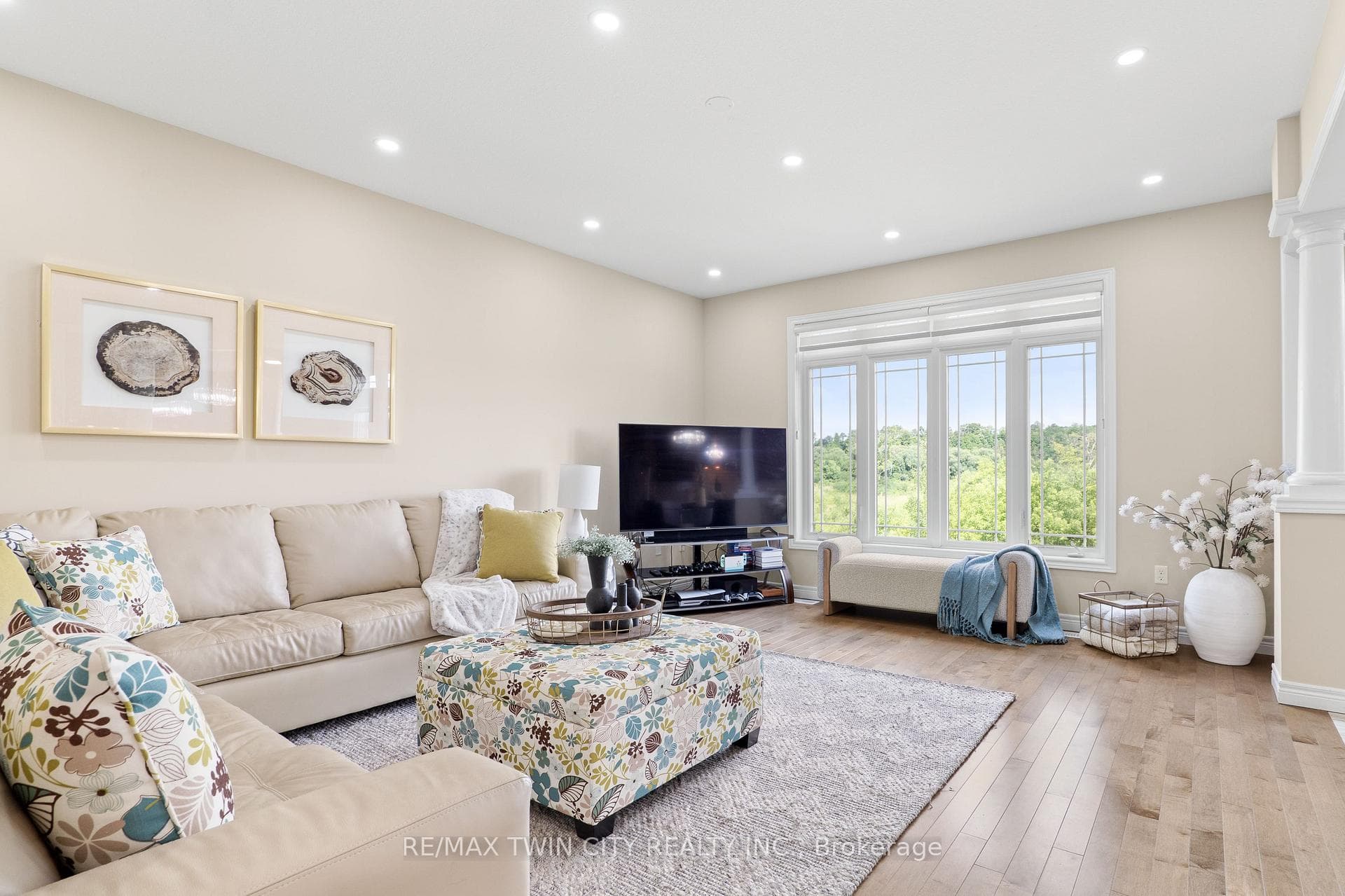 369 Rivertrail Avenue photo 17