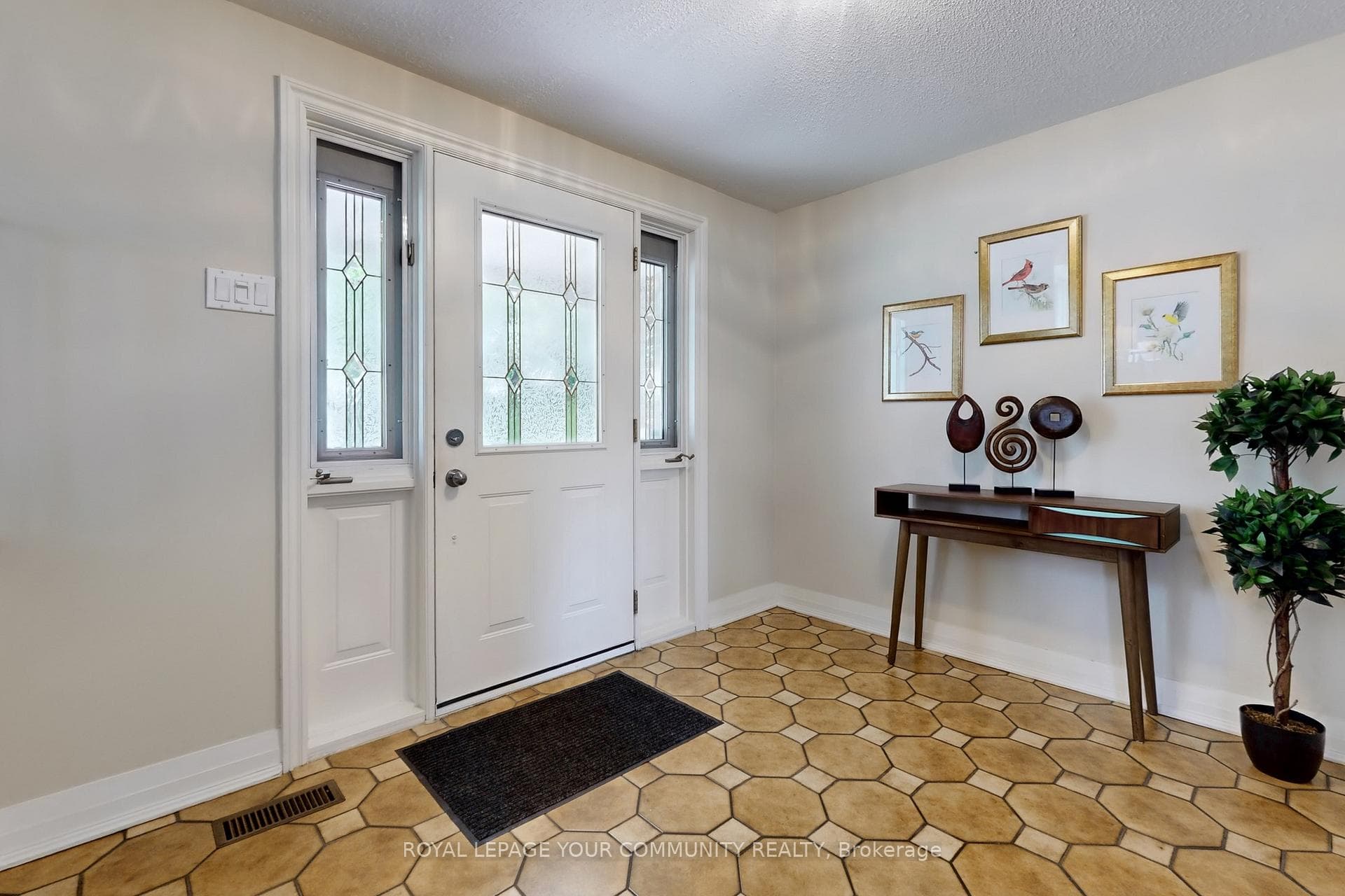 134 Royal Orchard Boulevard photo 5