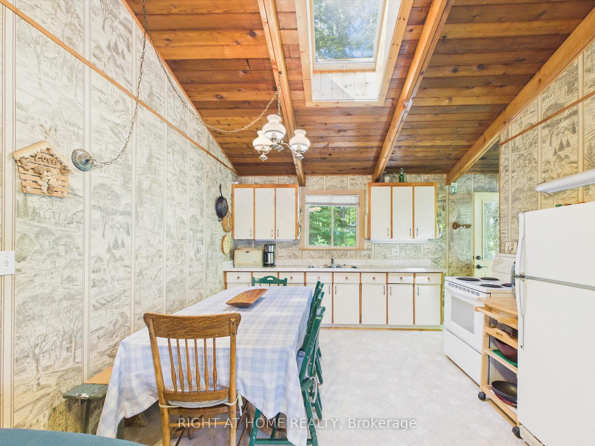 1527 Moon River Road photo 11