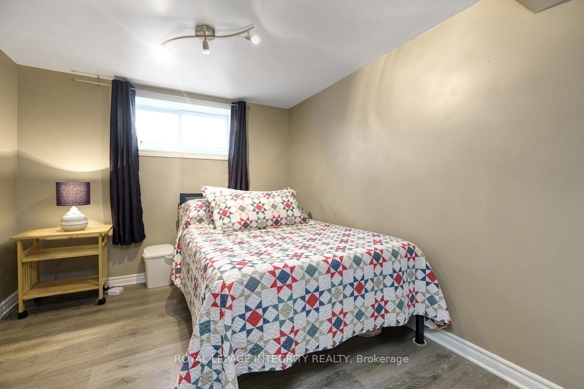 1575 Des Grives Crescent photo 41