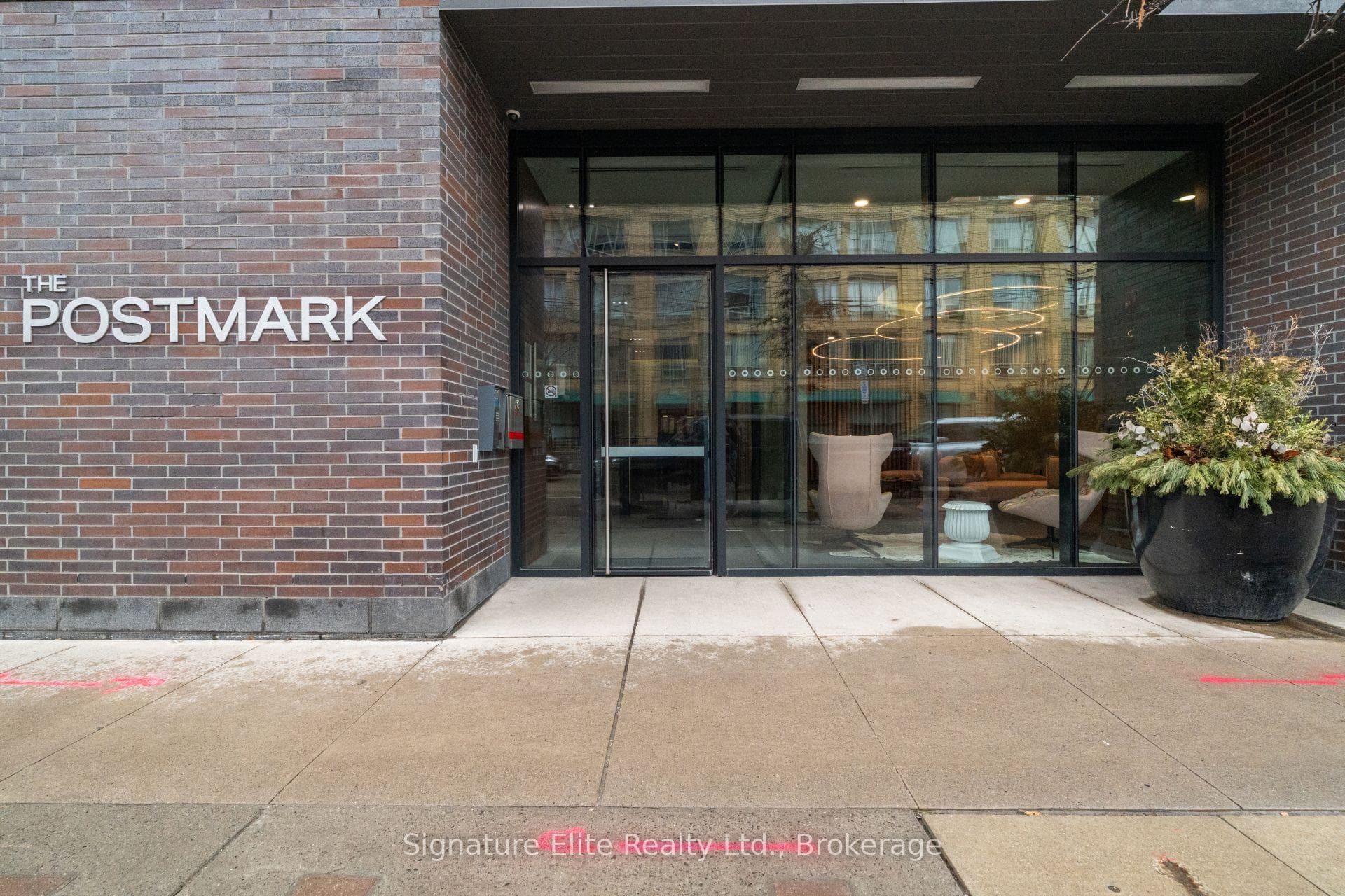 1075 Queen Street Unit 304 photo 32