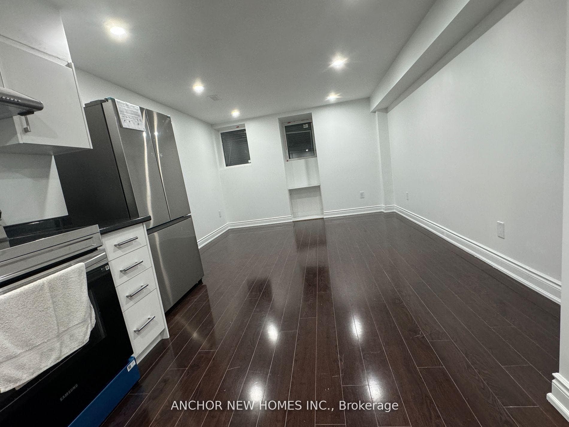 100 Begonia Crescent photo 2
