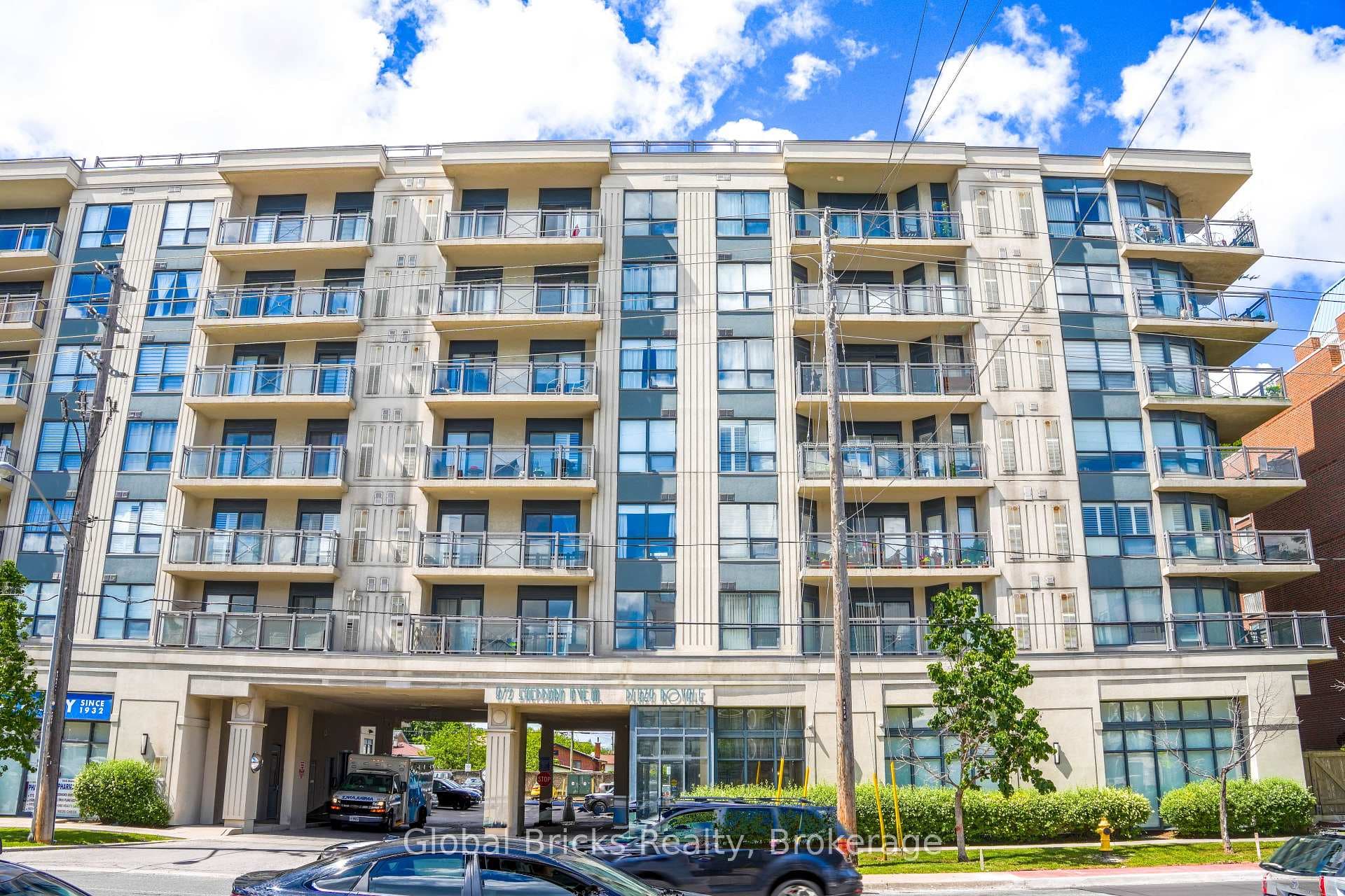 872 Sheppard Avenue photo 2