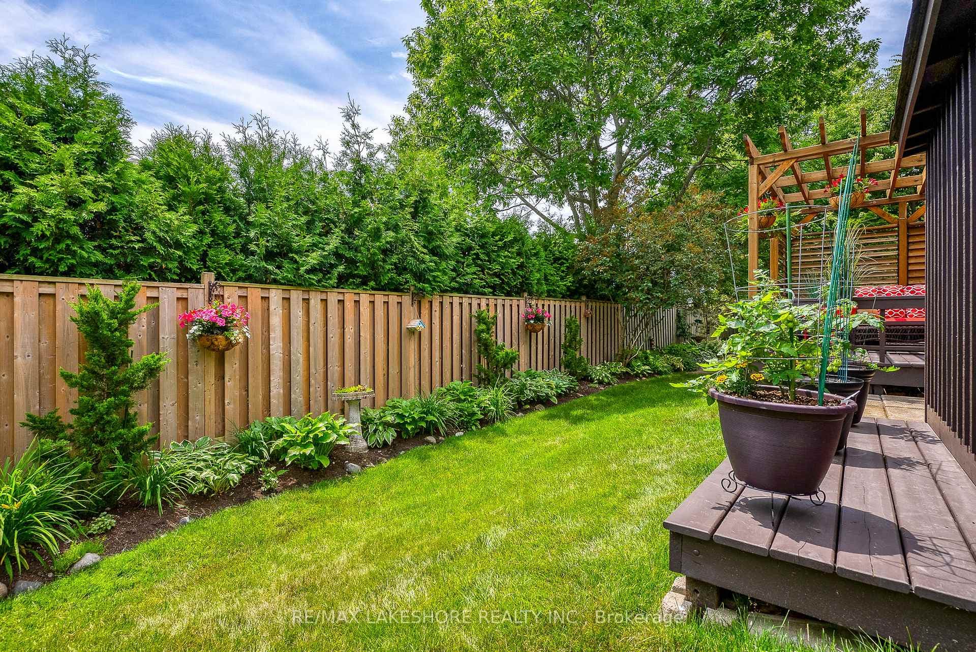 305 Rockingham Court photo 36