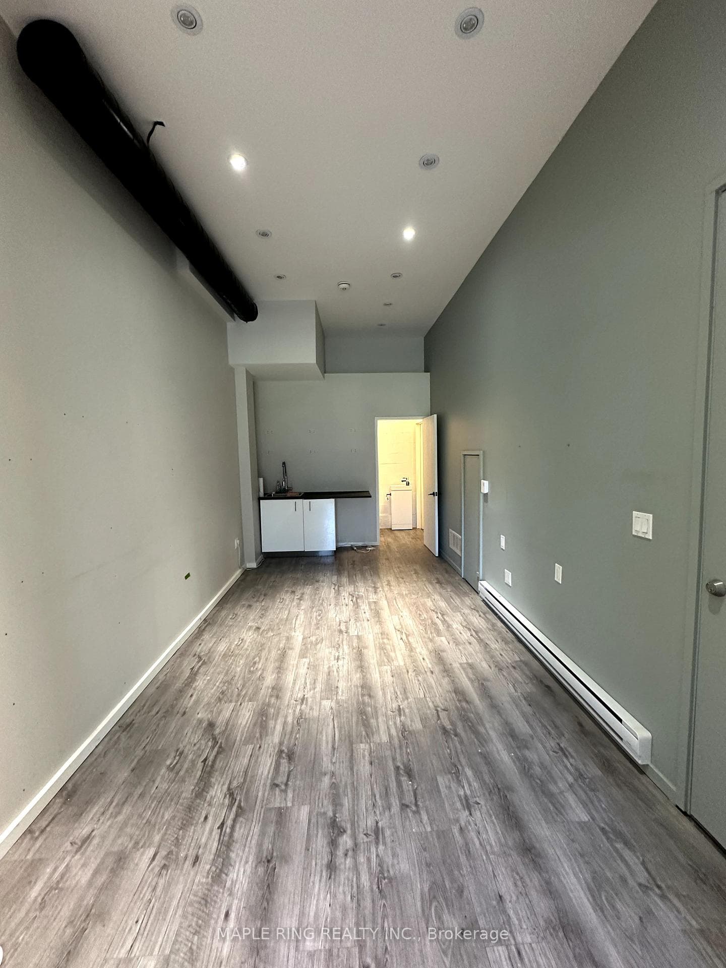 884 Queen Street Unit Studio photo 2