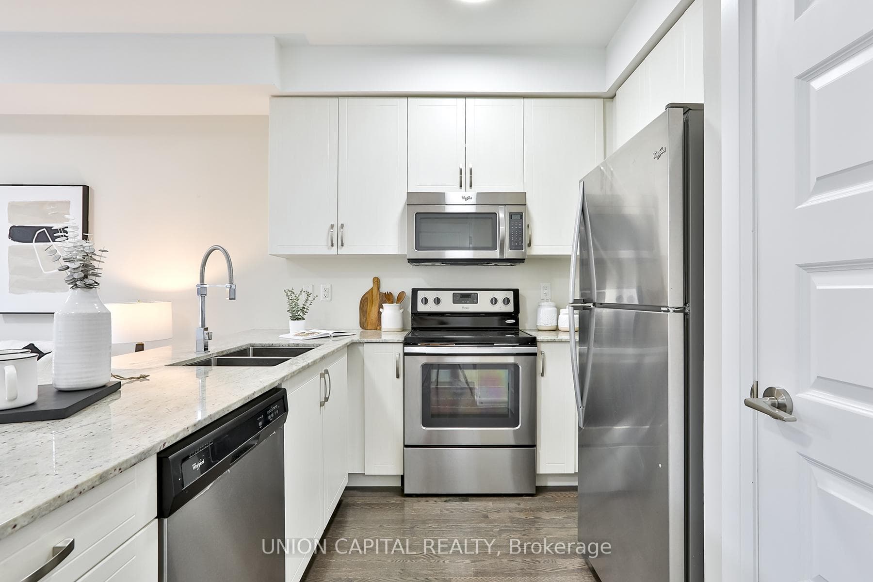 23 Eldora Avenue Unit 109 photo 3
