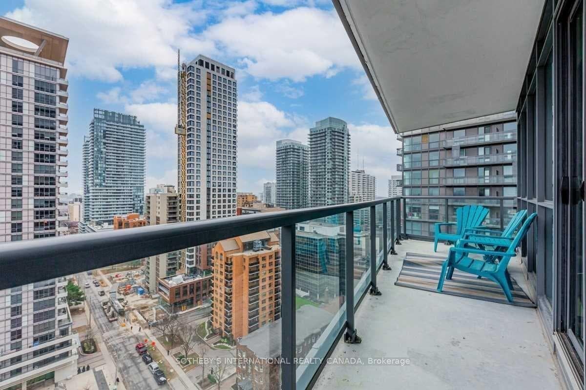 30 Roehampton Avenue Unit 1810 photo 15