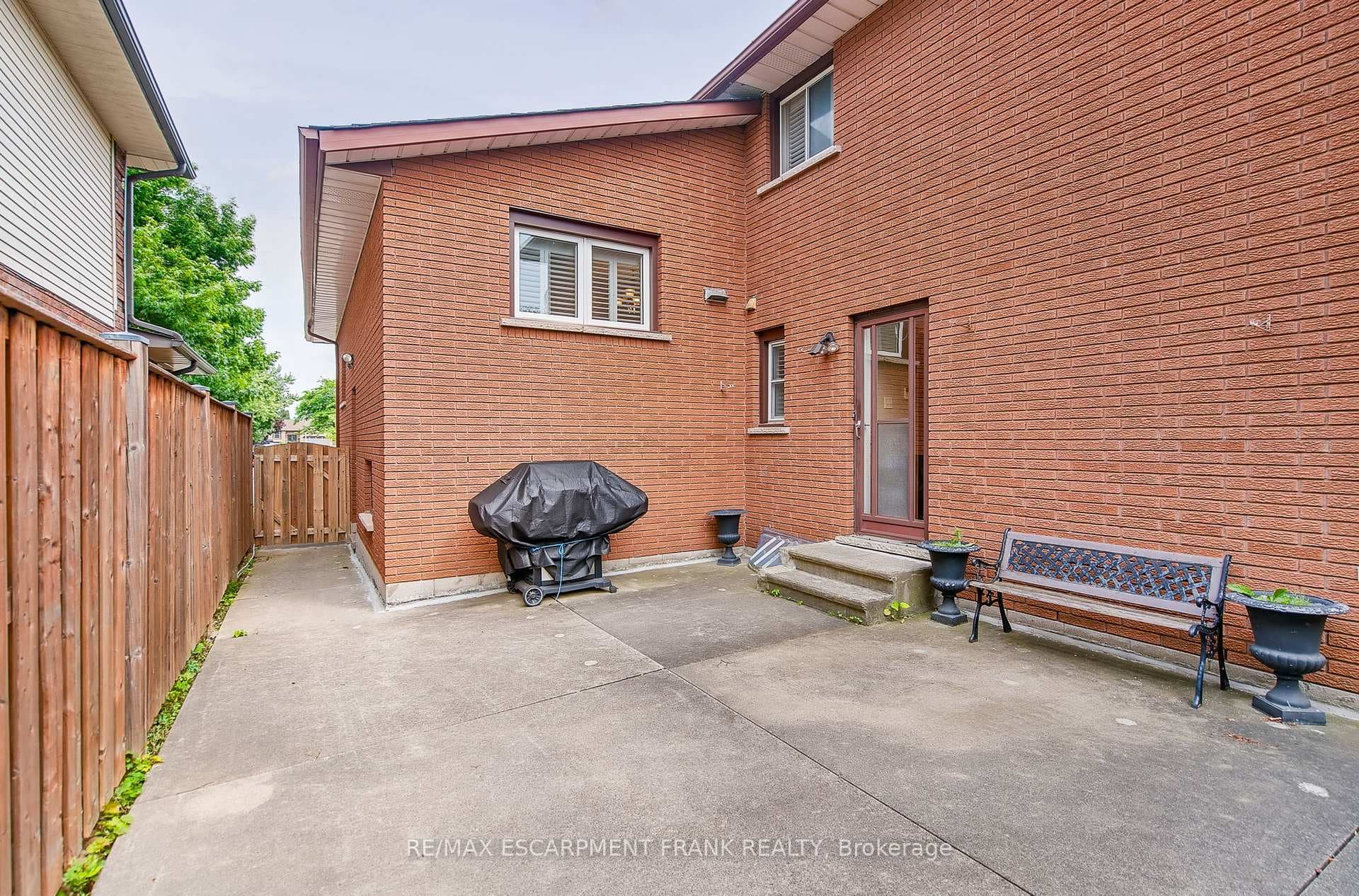 75 President Drive photo 43
