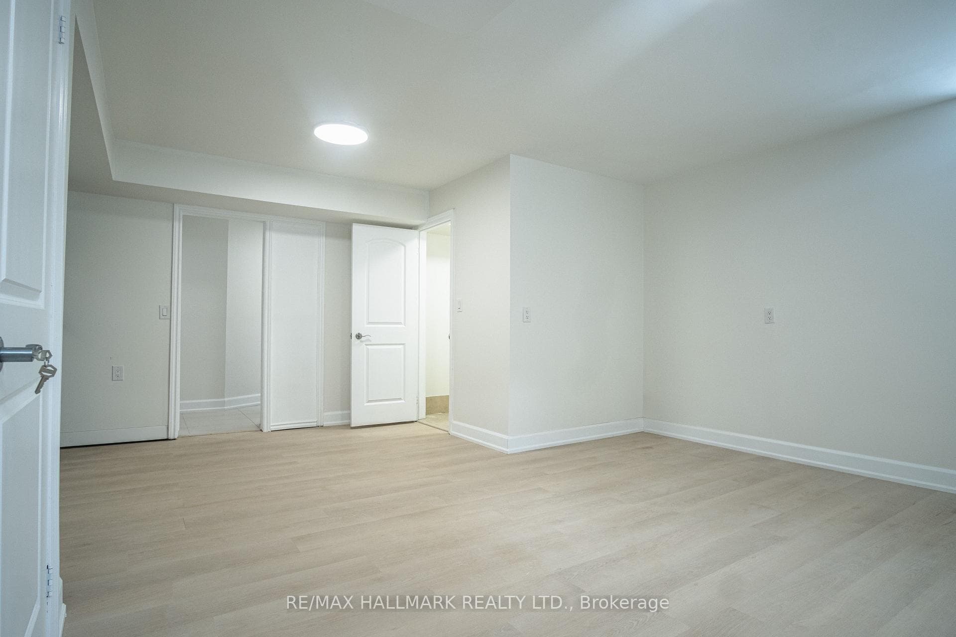 118 Fairholme Avenue Unit Basement 2 photo 4