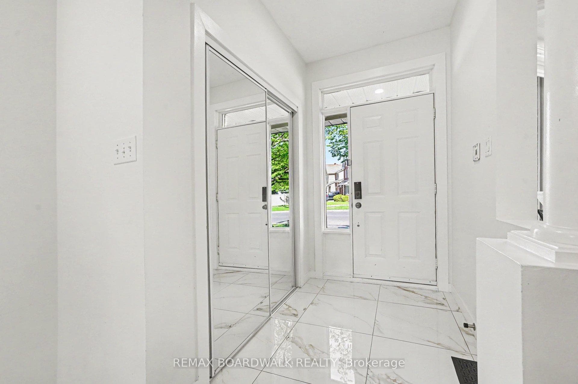 6072 LONGLEAF Drive photo 4