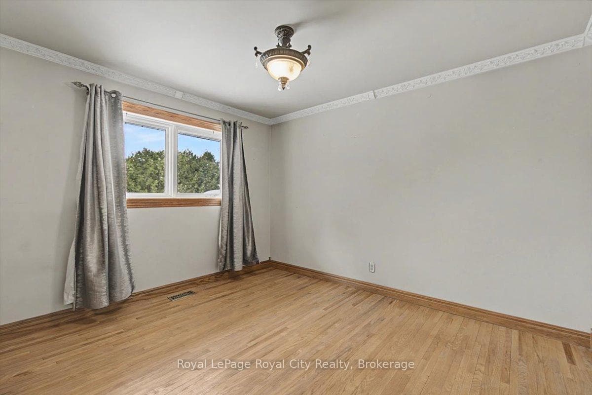304 Victoria Road photo 10