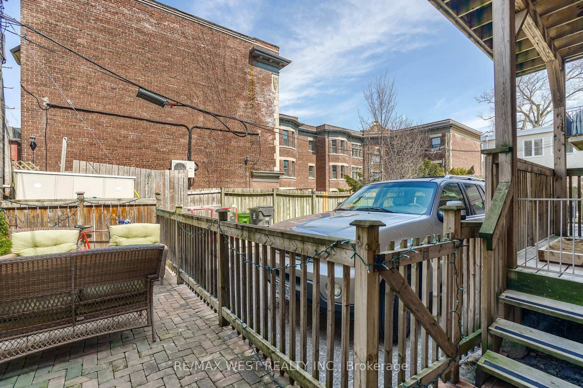 6 Oriole Gardens Unit Main photo 25