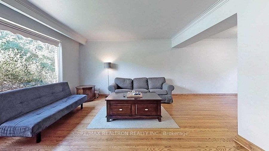35 Rochelle Crescent photo 5