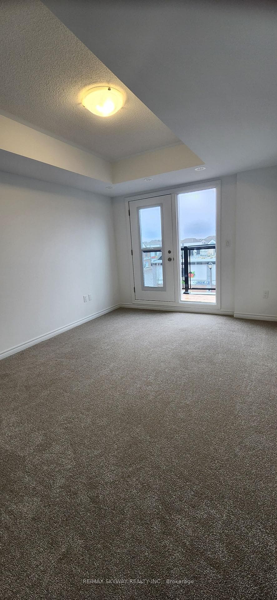 429 Dougall Avenue photo 5