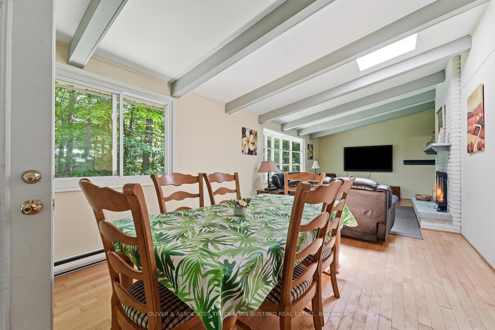 10294 Brewster Boulevard photo 17