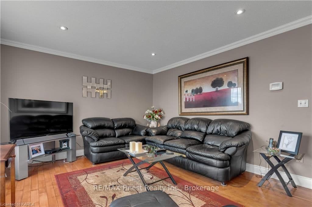 34 HAMBLY Street photo 5