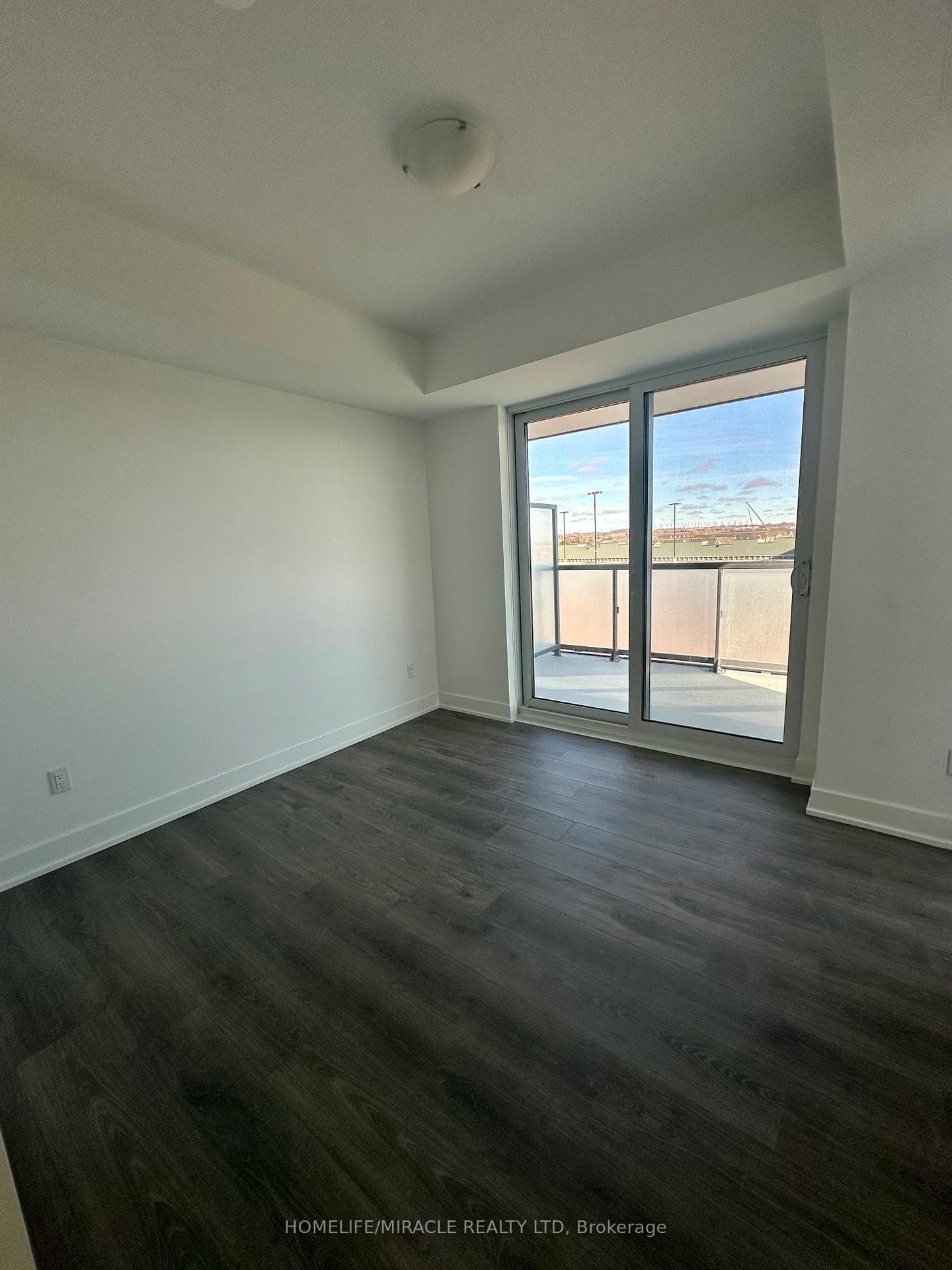 2545 Simcoe Street Unit 406 photo 9