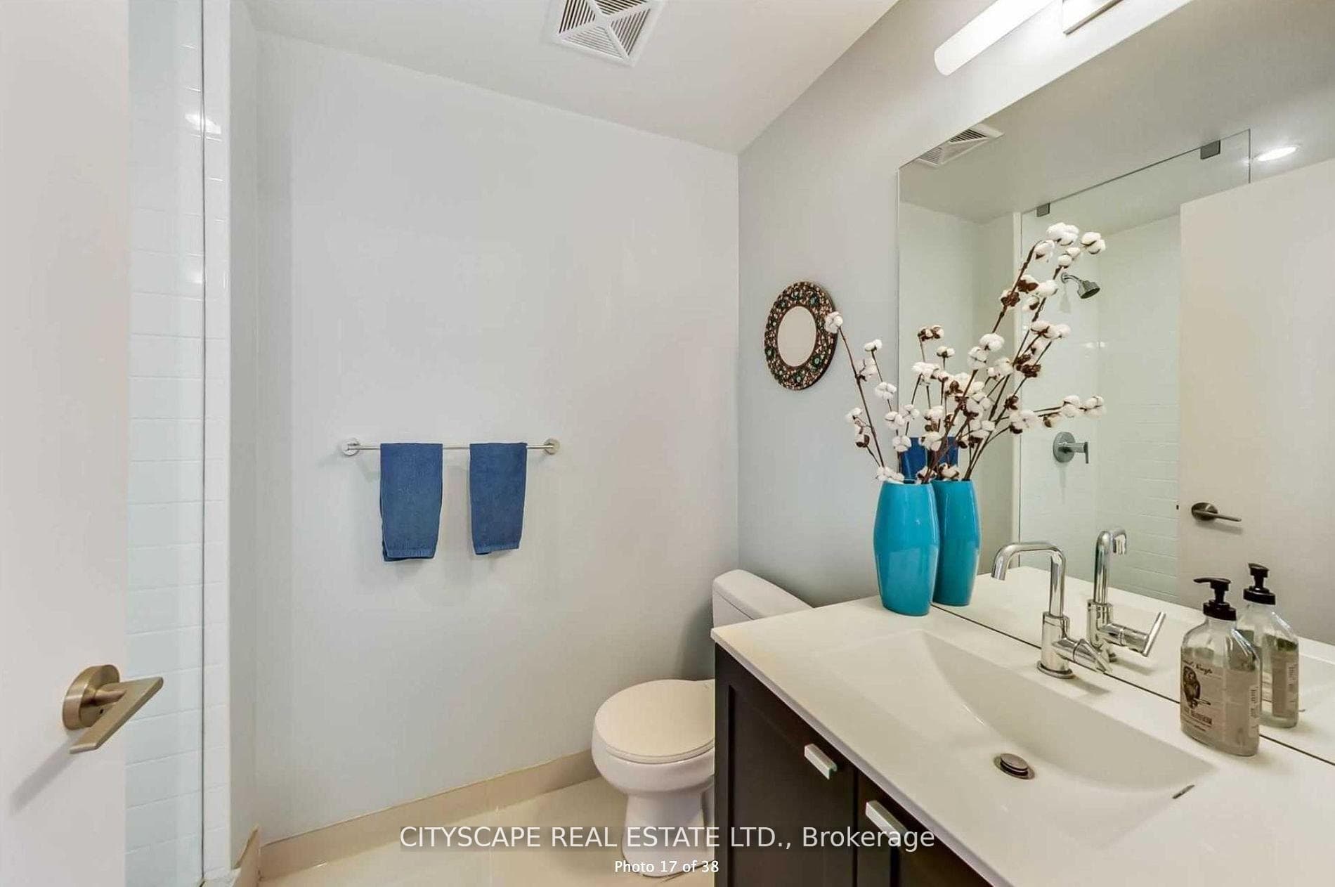 105 The Queensway Avenue Unit 310 photo 15