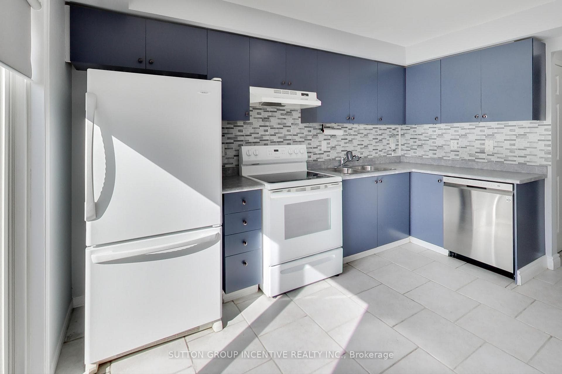 10 SUNSET Place photo 6