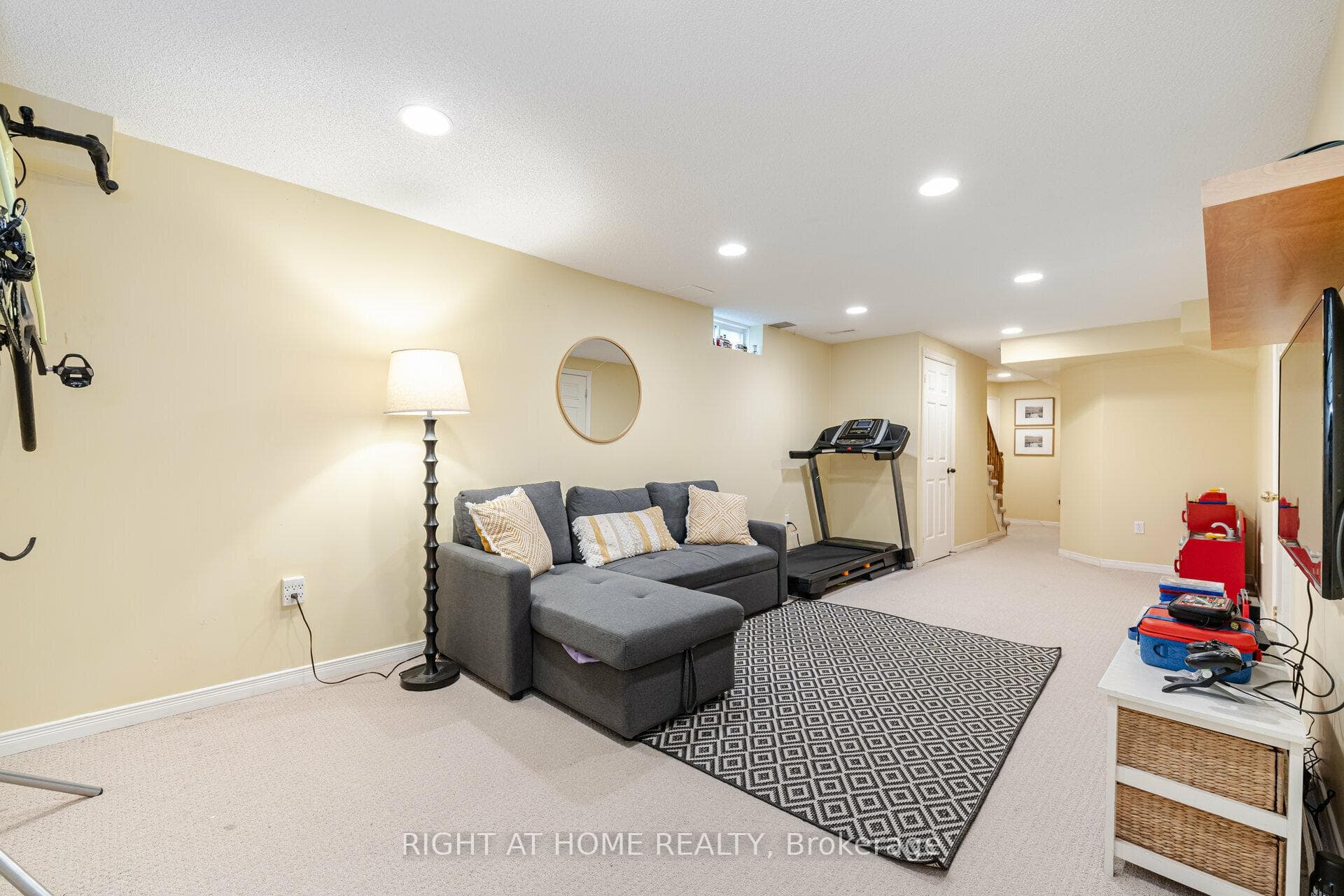 11 Catkins Crescent photo 32
