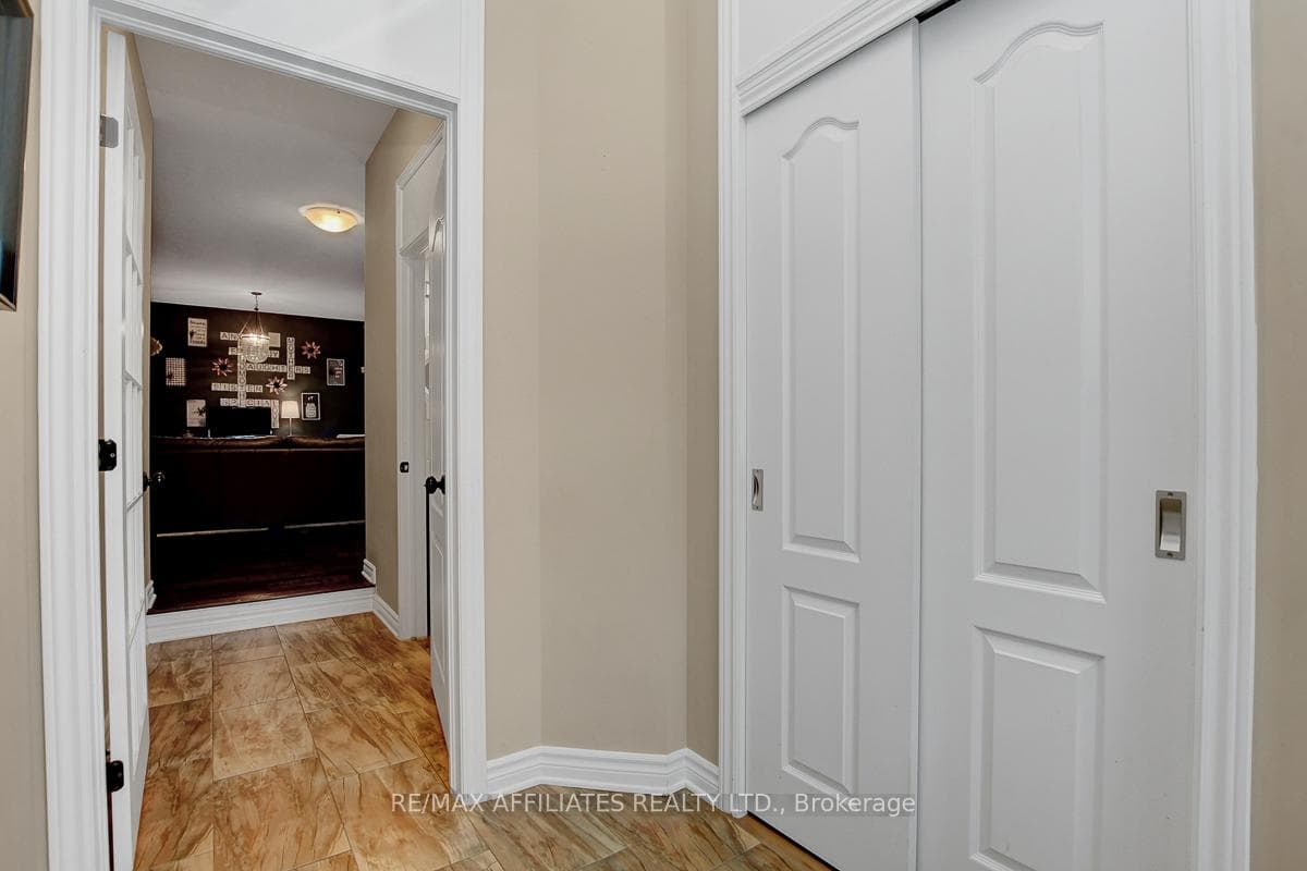 228 Fergus Crescent photo 4