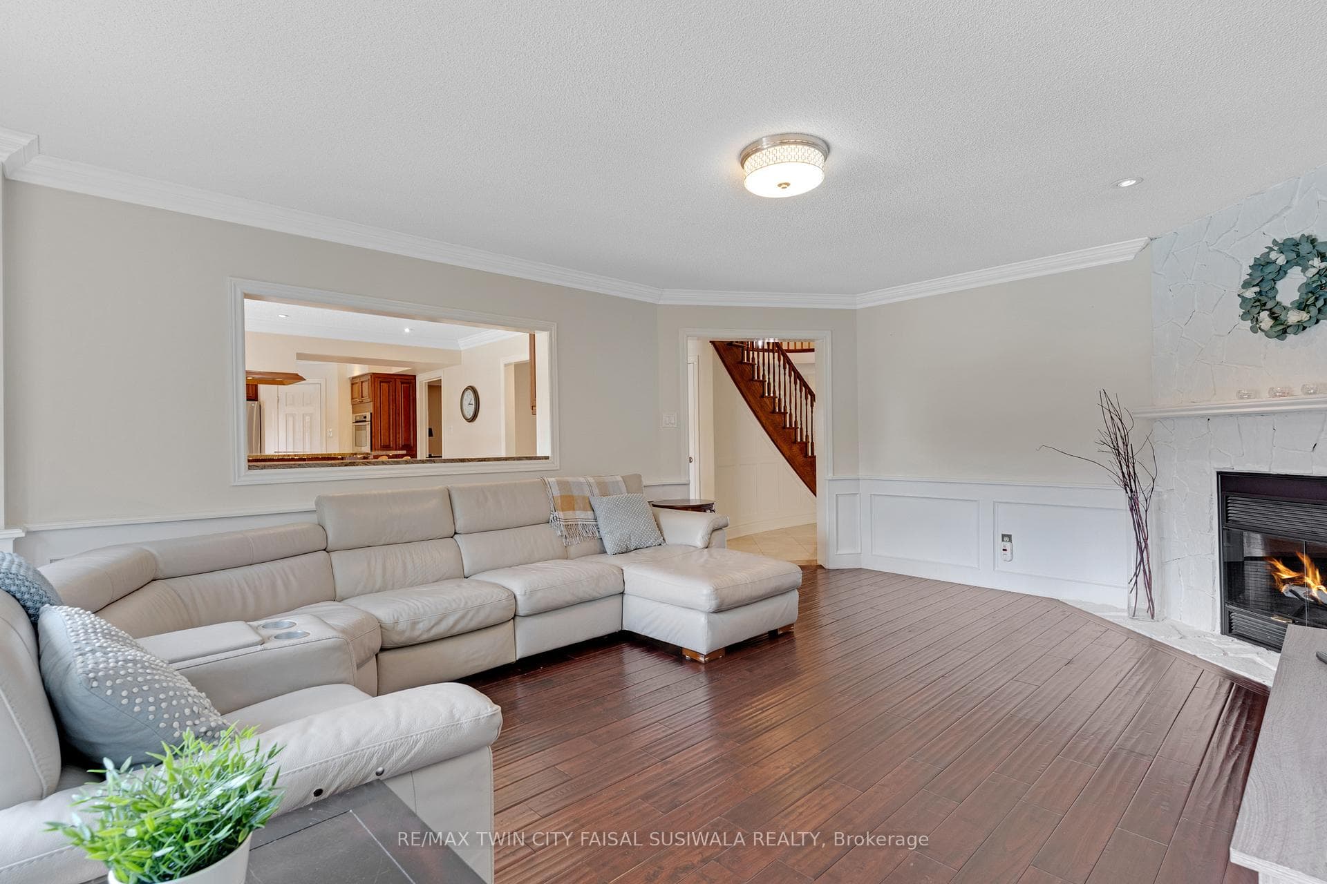 667 Burnett Avenue photo 28