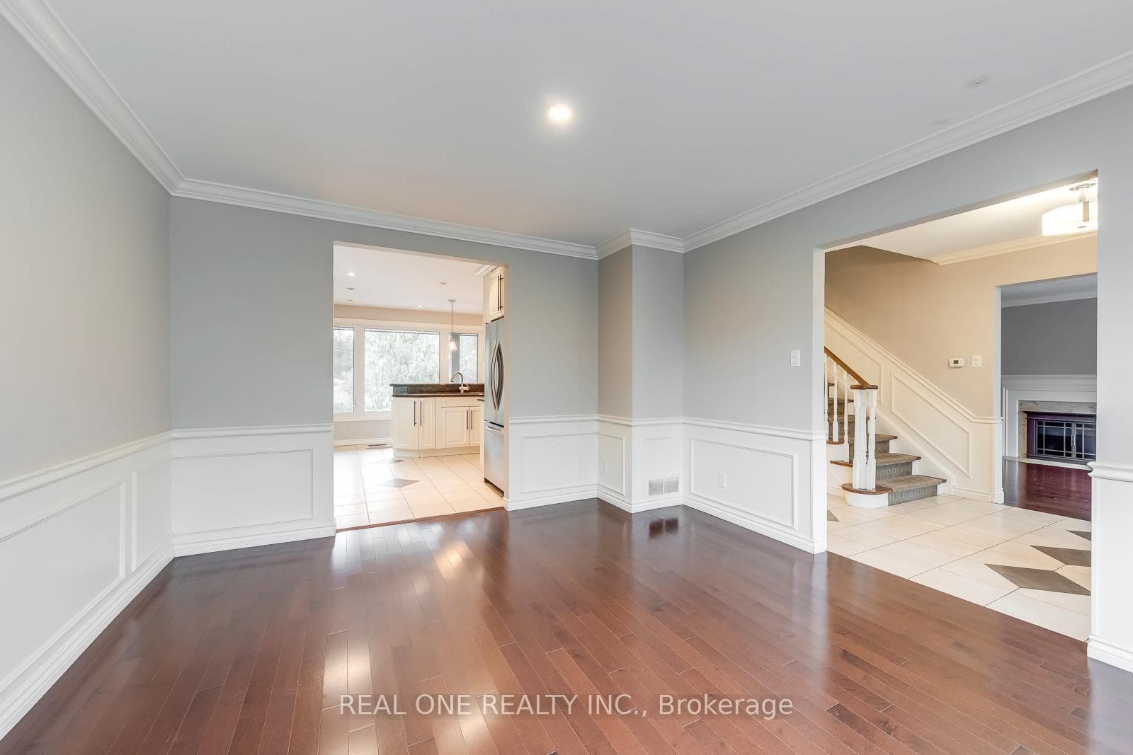 120 Blyth Crescent photo 7