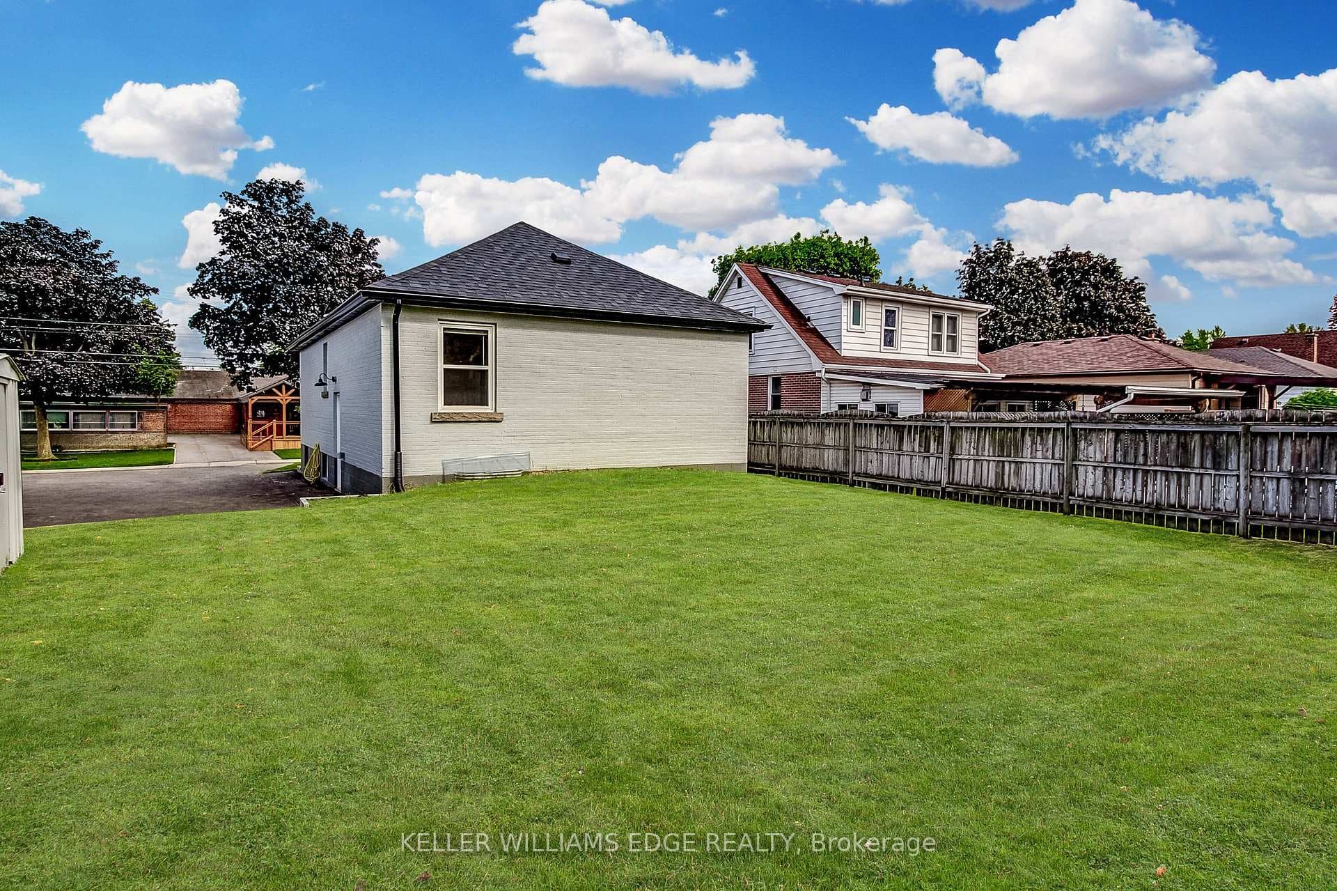 202 Erindale Avenue photo 37
