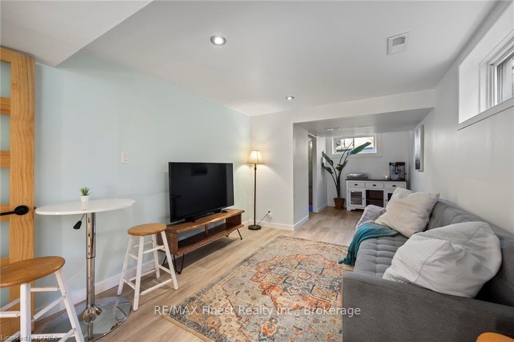 476 FIELDSTONE Drive photo 38