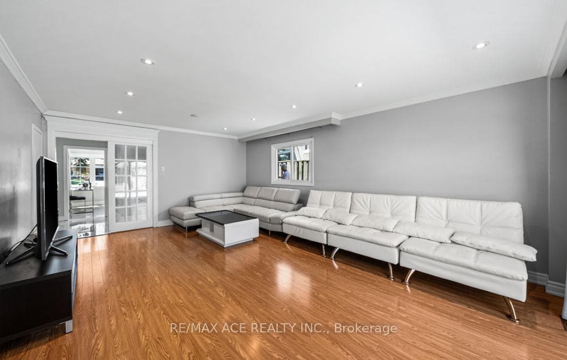 6 Oldborough Circle photo 24
